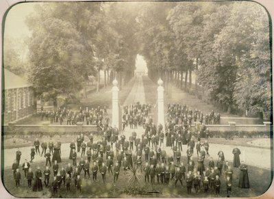 Leerlingen en personeel van de Institution Libre de Marcq en Baroeuil, 1890-1 door French Photographer